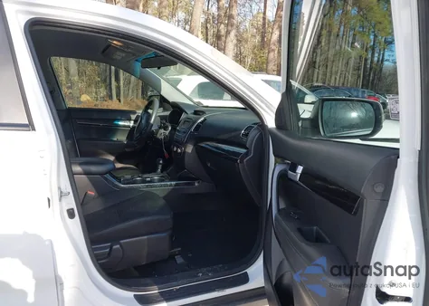 2015 Kia Sorento Lx z USA, uszkodzony, nr VIN 5XYKT3A6XFG593650